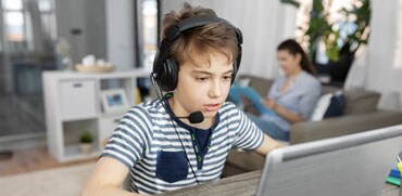 A middle school student taking an online part-time, individual course - Pearson Online Academy