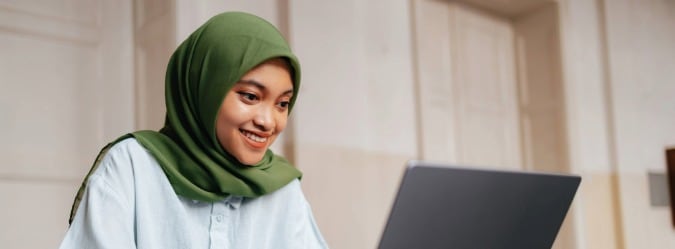 High school student attending private online school