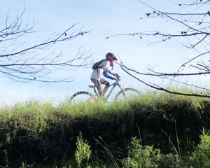 Akela, an online student at Pearson Online Academy who loves mountain biking in his spare time